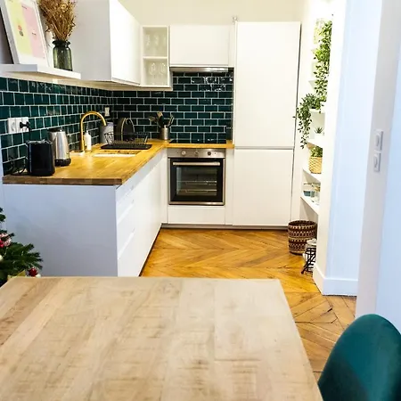 Superb Cosy Design Well Arranged And Well Located *